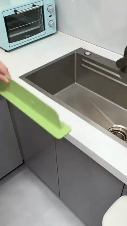 Silicone Sink Splash Guard – Flexible Water Baffle for Kitchen & Bathroom